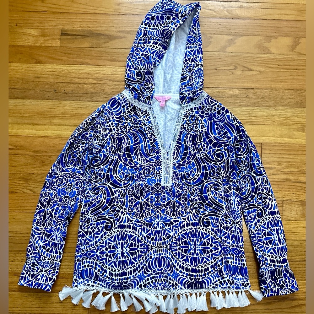 Lilly Pulitzer Small UPF 50+ Harmon Hoodie in ‘Taverna Tile ‘ tassel hem, NWOT